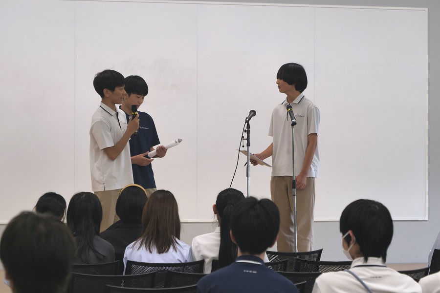 プロの芸人による英語漫才を行いました